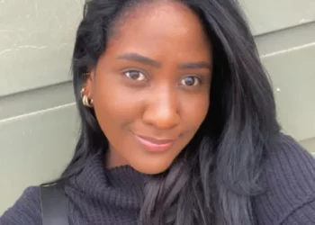 Médica encontrada morta em casa foi eletrocutada por secador de cabelo na Bahia