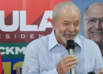 Empolgado com campanha no Nordeste, Lula diz: ‘voto nordestino é questão de honra’