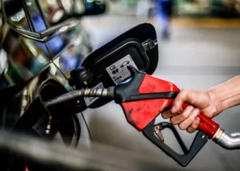 Preço médio da gasolina nos postos sobe pela segunda semana seguida; diesel e etanol também têm alta, mostra ANP