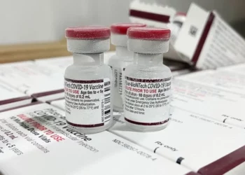 Secretaria de Saúde da BA anuncia chegada de 348 mil doses de vacinas contra a Covid-19 no fim de semana