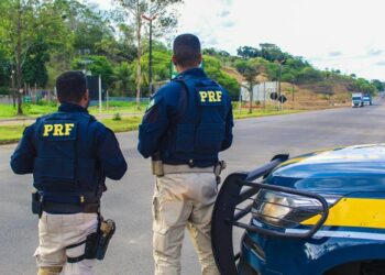 Motociclista é detido pela PRF por direção perigosa em Delmiro Gouveia (AL)
