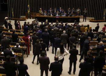 Câmara aprova aumento de salário de presidente, ministros e parlamentares