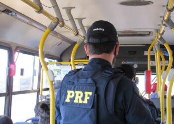 PRF prende homem por importunação sexual em ônibus coletivo na BA; mulher entrou em desespero e pediu socorro
