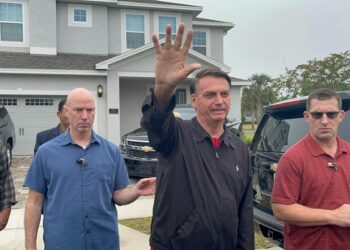 Bolsonaro critica ataque aos Três Poderes e diz que Lula faz acusações sem provas