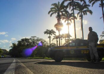 Em Cipó (BA), PRF recupera picape com restrição por roubo