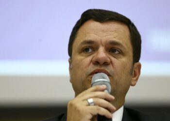 Ex-ministro da Justiça, Anderson Torres é preso pela PF após desembarcar em Brasília