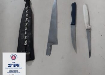 Homem é preso por agredir e ameaçar ex-companheira com facas em Paulo Afonso
