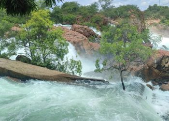Em mais um ano, Prefeitura disponibiliza transporte e entrada gratuitos para pauloafonsinos visitarem cachoeiras no complexo da Chesf