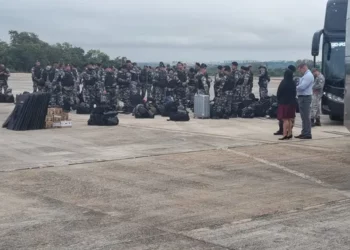 Tropa do Batalhão de Choque da Bahia desembarca em Brasília; militares vão atuar na proteção de prédios públicos