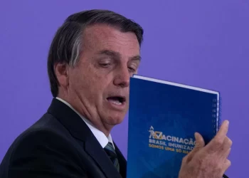 CGU quebrará sigilo do cartão de vacina de Bolsonaro nos próximos dias