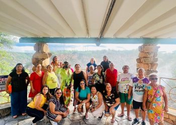 Idosos do Bairro Prainha realizam visita nas cachoeiras de Paulo Afonso