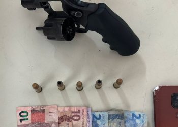 PM prende suspeito com arma de fogo e munições próximo ao aeroporto de Paulo Afonso