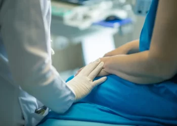 Mulher entra na justiça após ficar infértil em decorrência de erro médico em Delmiro Gouveia