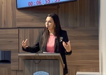 Evinha questiona prefeito em exercício: “qual é o real tamanho do rombo na prefeitura?”