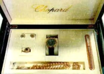 Bolsonaro devolve joias e armas presenteadas pelo governo saudita