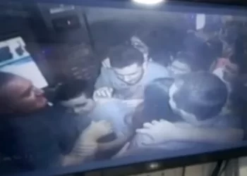 Elevador com 11 pessoas despenca de prédio em Maceió e deixa feridos