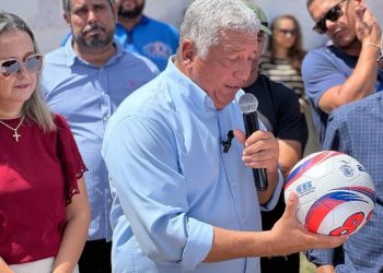 Ordem de serviço para requalificação do Estádio Álvaro de Carvalho, o Rubão, foi assinada nesta terça-feira (11)