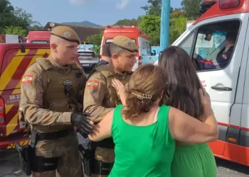 TRAGÉDIA – PM confirma quatro crianças mortas após ataque em creche de Blumenau; um homem foi preso