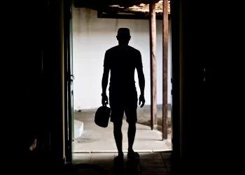 Detento em ‘saidinha temporária’ invade escola em Paulo Afonso, agride aluno e ameaça profissionais, diz PM