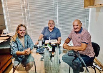 De olho nas eleições de 2024, ex-prefeito Anilton e a esposa Clara se encontram com líder do MDB na Bahia