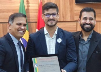 Ivone Lima: Título de Cidadão de Paulo Afonso ao professor Vinícius Santos foi uma celebração do amor de qualquer maneira