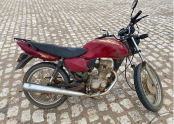 Pai compra moto furtada na ‘feira do rolo’ e filha acaba detida por receptação no interior da Bahia