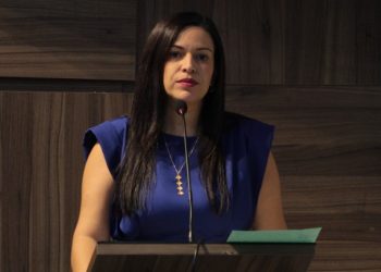 “Dois prefeitos em Salvador e a cidade passando vexame na TV”, aponta Evinha