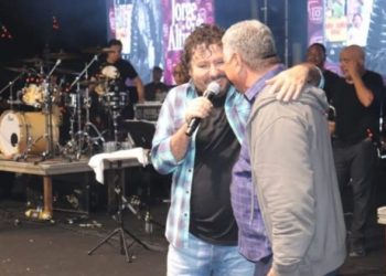 Jorge de Altinho embalou o público na primeira noite da festa de São João em Paulo Afonso; saiba como foi