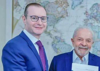 Lula oficializa indicação de seu advogado Cristiano Zanin para o STF