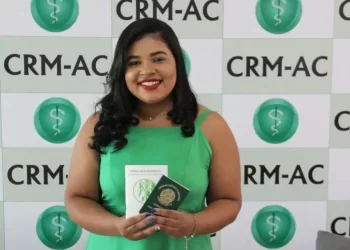 Médica de 27 anos morre de embolia pulmonar após fraturar o pé durante passeio na Bahia