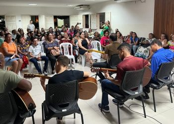 Mais 98 alunos recebem certificação de conclusão dos cursos de canto, dança, violão, desenho artístico, teatro e redação para Enem