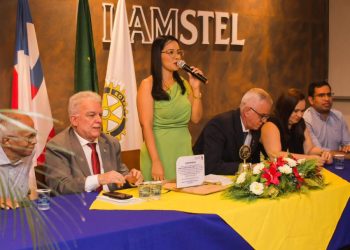 Simone Lunguinho assume a presidência do Rotary Club Paulo Afonso em solenidade marcada por companheirismo e presença de autoridades