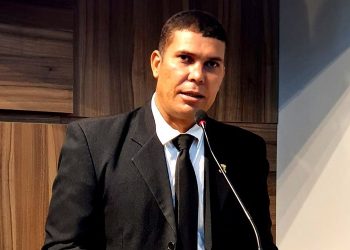 Vereador “Keko do Benone”, após ter verba cortada pelo líder do Governo: “Isso vem me desgastando, se não eu infarto, eu vou morrer, porra!” (VÍDEO)