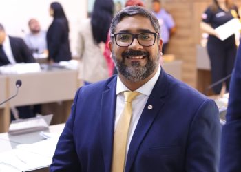 Para Jean, Luiz de Deus e Anilton “formam museu de grandes novidades”