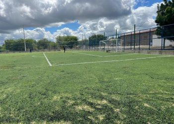 Obra do campo de futebol do Bairro Rodoviário está em fase de conclusão