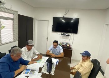 Marcondes reúne-se com empresa responsável pela reforma dos 14 babas e pede agilidade nas obras