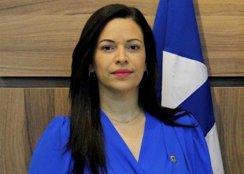 Veículo adquirido pela prefeitura com emendas impositivas bateu e não tinha seguro, diz Evinha