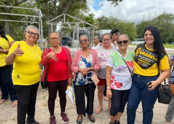 Grupo da Melhor Idade assistidos pelos cinco CRAS participam de manhã com atividade física, palestra, socialização e recebem kits