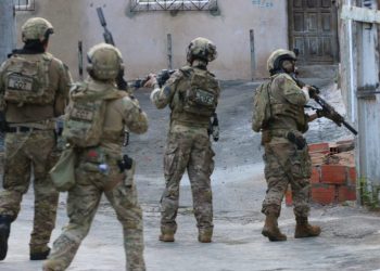 Forças de segurança realizam incursões à procura de traficantes na capital baiana