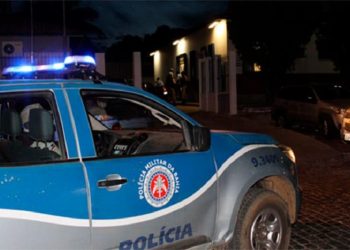 Homem descumpre medida protetiva, agride mulher e é preso em Paulo Afonso