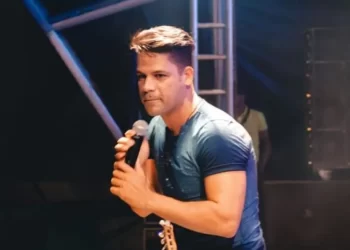 Cantor baiano sofre acidente de moto, é internado e morre devido à complicações