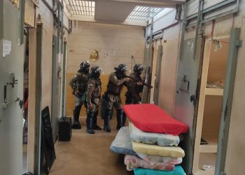 Cipe Caatinga apreende 1.200 porções de cocaína e maconha, e 23 celulares no presídio de Paulo Afonso