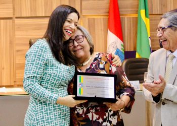 Evinha homenageia professora Maria Janice com título de cidadã pauloafonsina: “me vejo na sua história”