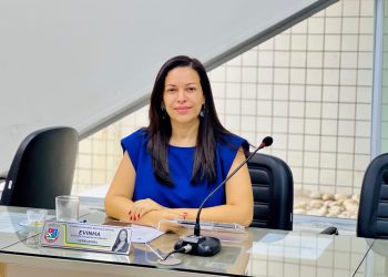 Evinha questiona crise financeira do município: “A receita não caiu, porém não há critério nos pagamentos da Prefeitura”