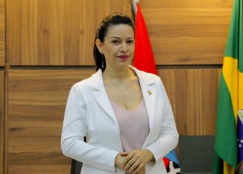 “Marcondes, desça do palanque e vá trabalhar para o povo”, reagiu Evinha sobre discurso raivoso do prefeito