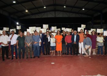 Prefeitura de Glória realiza solenidade de entrega de títulos do programa Meu Pedacinho de Chão