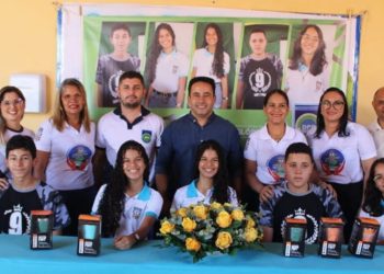 Prefeitura de Glória (BA) premia alunos das escolas municipais que se destacaram nos Simulados Preparatórios para o SAEB
