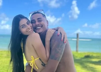 Casal é encontrado morto com marcas de tiros em estrada da Bahia; bilhete com referência a facção criminosa é deixado ao lado das vítimas