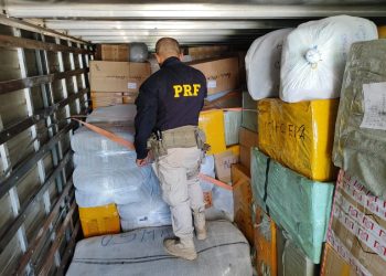 PRF realiza grande apreensão de aparelhos eletrônicos sem nota fiscal em abordagem realizada na BR 110 na cidade de Paulo Afonso (BA)