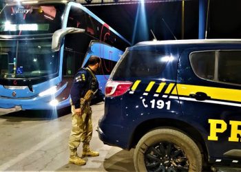 PRF detém foragidos da Justiça durante fiscalizações em rodovias da Bahia; um deles na BR-110